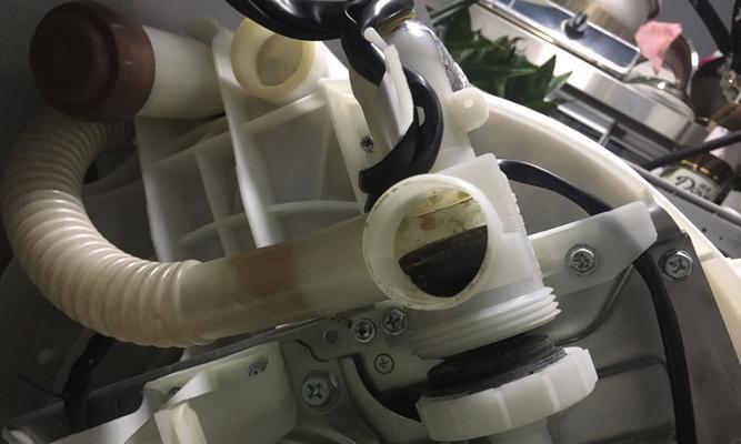 洗衣机清洗不转动的原因及解决方法（探究洗衣机清洗不转动的常见问题及有效处理方法）