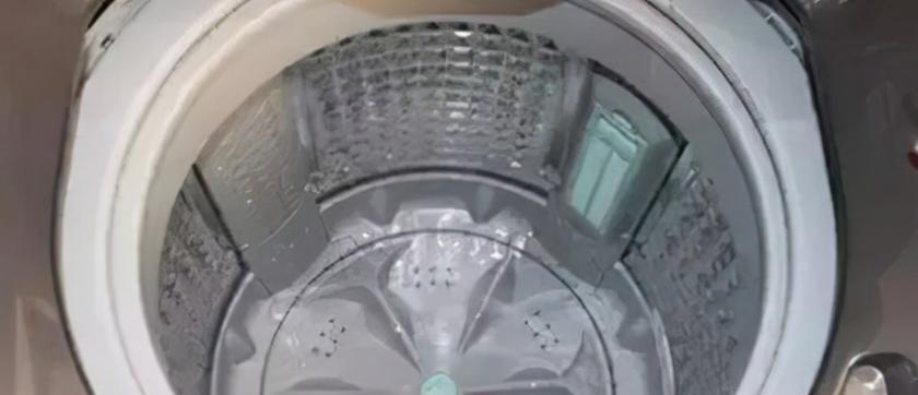 用白醋清洗滚筒洗衣机，让洗衣更健康（白醋清洗滚筒洗衣机的步骤和注意事项）