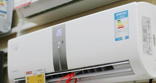 揭秘空调出水的原因及简单解决办法（为什么空调会出水）