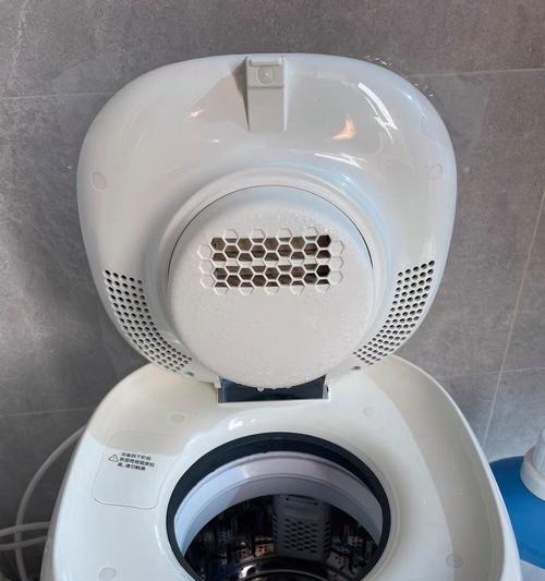 半自动洗衣机的清洗方法（一步步教你如何正确清洗半自动洗衣机）