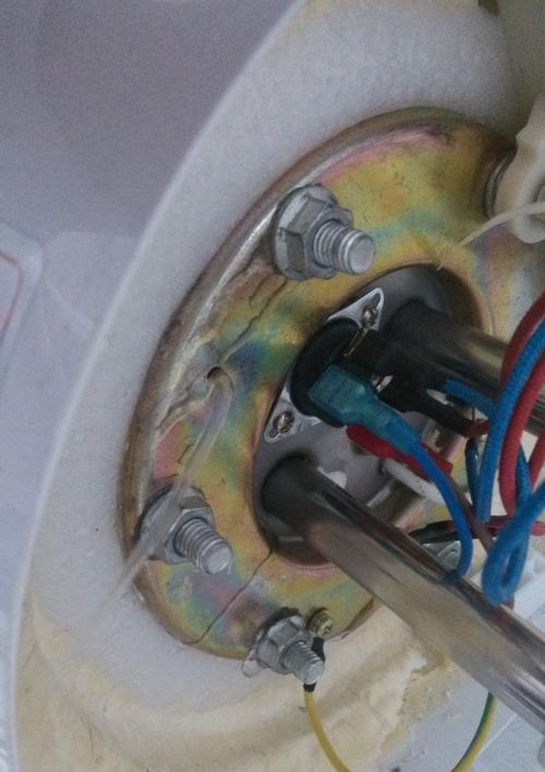如何有效处理热水器内胆发黄问题（清洁技巧和预防措施让热水器内胆恢复洁净如新）