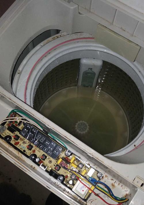 解决洗衣机不进水问题的有效方法（洗衣机水源故障原因及排除方法）