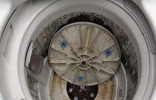 洗衣机底漏水的原因及解决方法（排查底漏水问题并制止漏水）