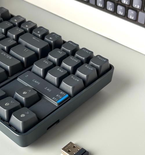 小型电脑桌键盘抽屉的安装方法是什么？需要哪些工具？