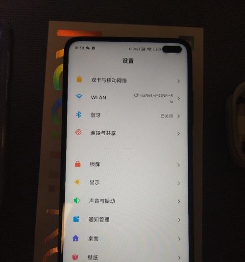 手机摄像头出现绿条的原因是什么？