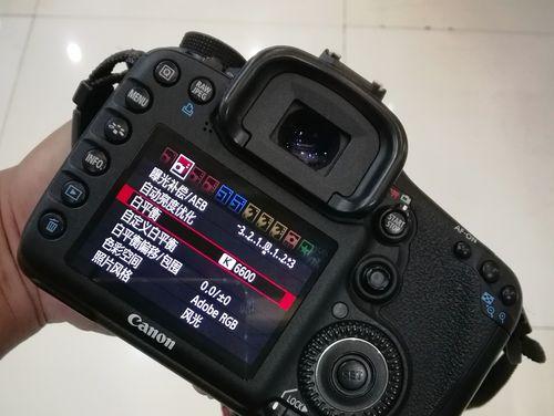 佳能立拍手柄使用方法是什么？如何连接相机？