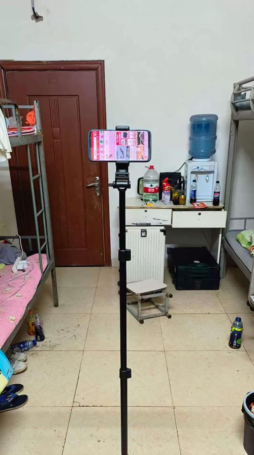 落地手机支架拍摄走路视频技巧是什么？如何稳定画面？
