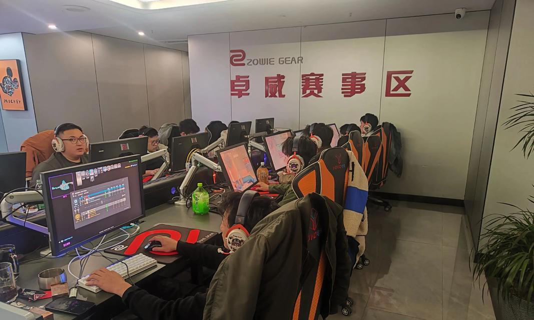 FPS职业选手通常使用哪种键盘？选择标准是什么？