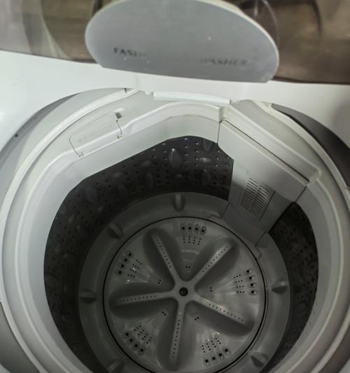 三洋洗衣机的清洗方法与技巧（让您的衣物更加清洁和耐用）