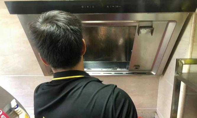 如何正确清洗抽油烟机外面（简单易行的清洗方法）