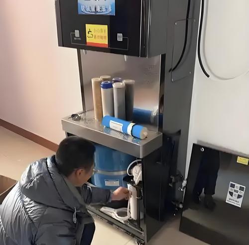 冰箱后面起鼓修理指南（快速解决冰箱后面起鼓的问题）