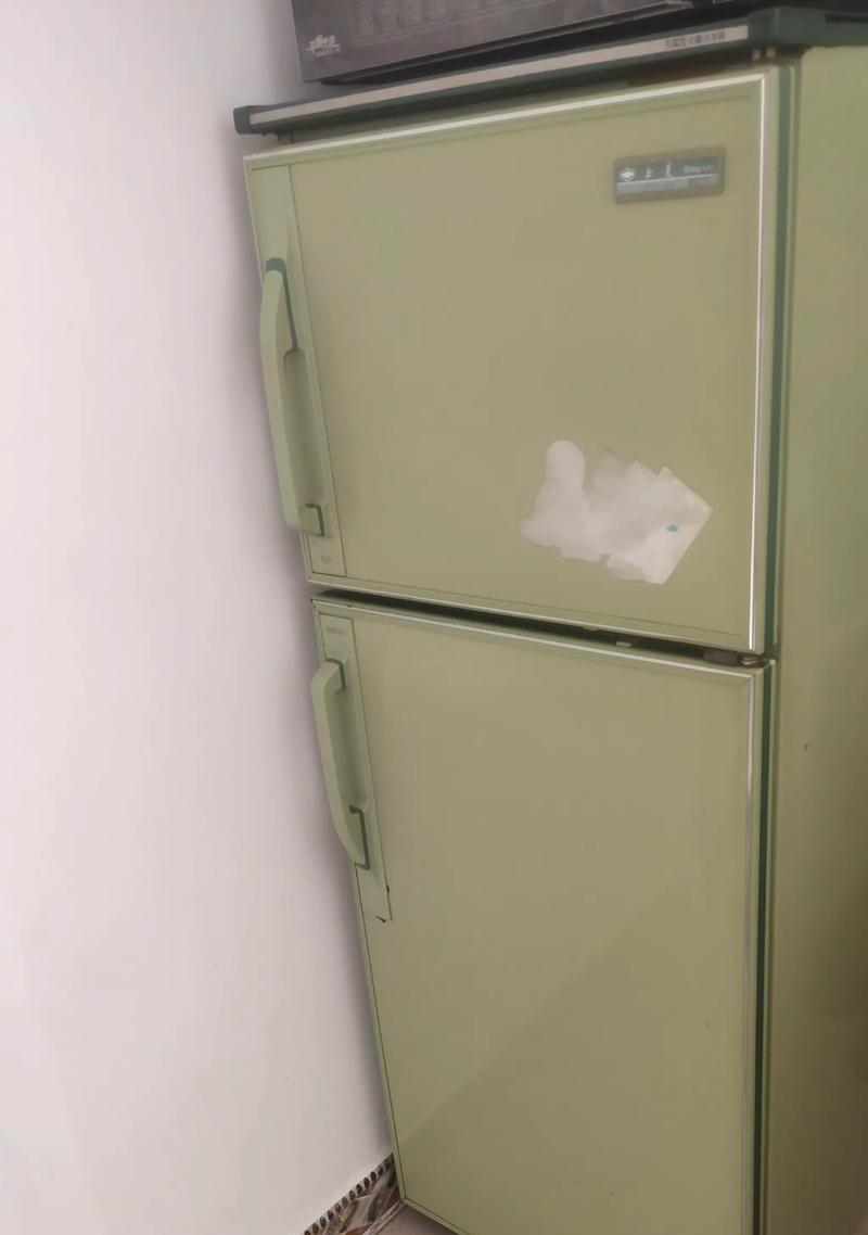 冰柜为什么老是滴水不停（了解冰柜滴水的原因和解决方法）
