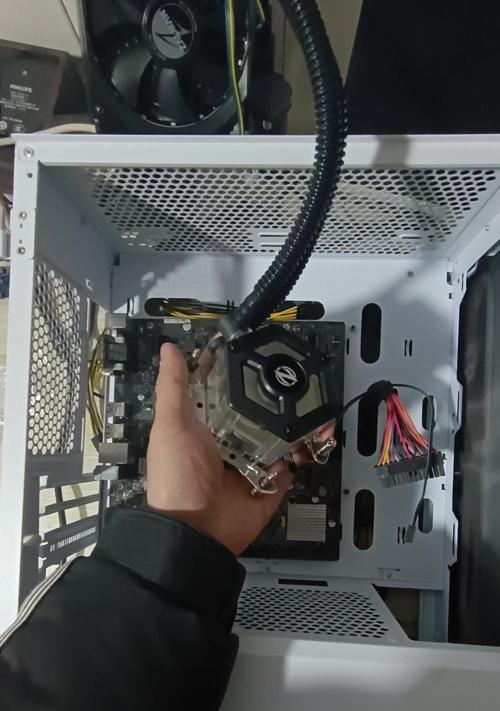 水冷散热器屏幕有水怎么解决？常见故障排除方法是什么？