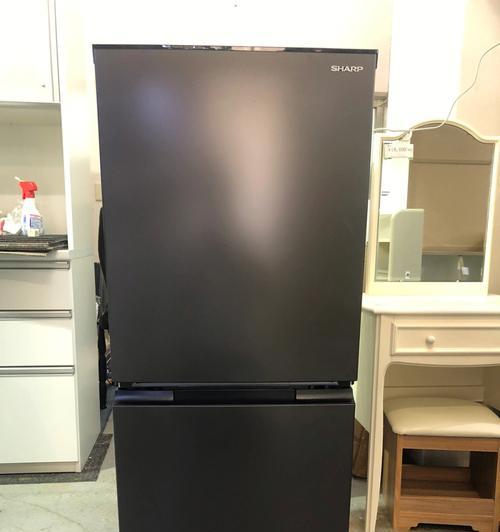 夏普新冰箱漏电问题解决方法（夏普新冰箱漏电原因及维修处理）