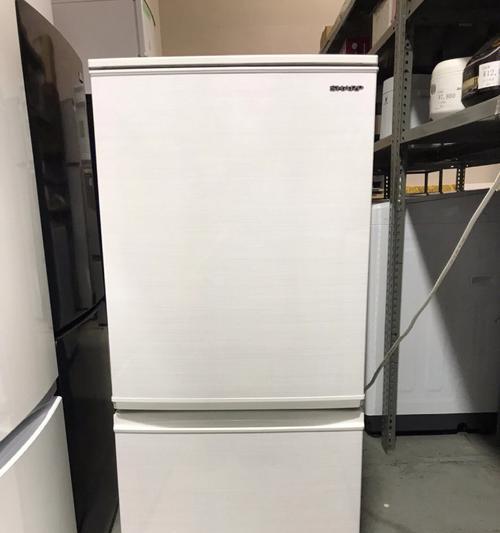 夏普新冰箱漏电问题解决方法（夏普新冰箱漏电原因及维修处理）