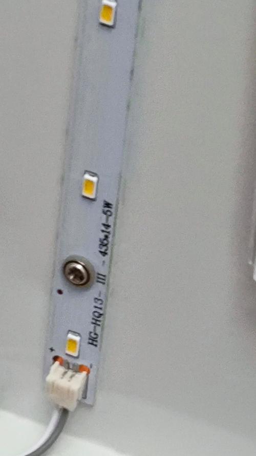 显示器灯管故障及解决方法（当灯管亮度不均或不亮时）