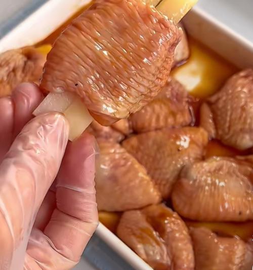 用冰箱做鸡翅，轻松享受美味佳肴（快速冷藏）