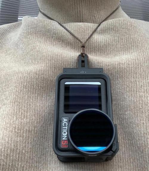 脖子上戴的摄像头俗称是什么？这种设备有什么特别用途？